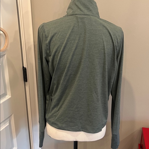 Vuori Sage Green Pullover - Picture 5 of 5